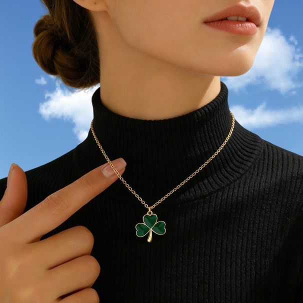 Green St. Patrick's Day Irish Festival Alloy Enamel Clover Pendant Necklace Sweater Chain For Women Wholesale_desvips.com