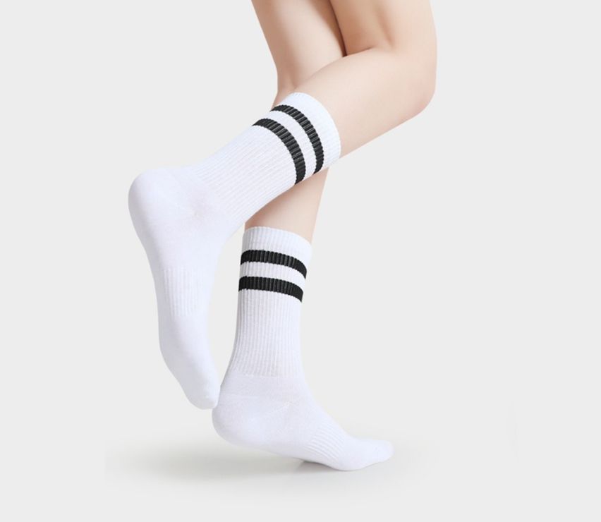 Custom Black White Striped Men's Athletic Socks - Anti-Pilling Breathable Moisture-Wicking Cushioned High-Elastic Cotton Sports Socks For Men Women_desvips.com