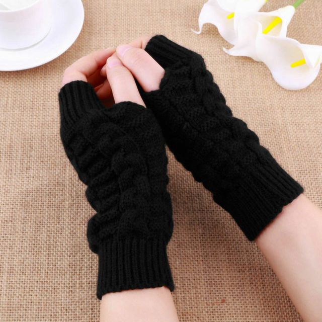 HalfFingerGlovesforWomenWinterSoftWarmWoolKnittingArmShortWarmFingerlessMittensHandschoenenUnisexGuantes_desvips.com