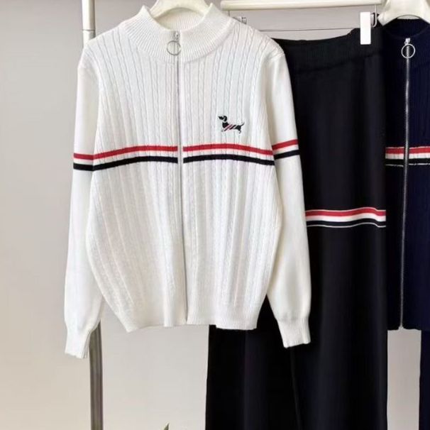 European And American Style Autumn Winter New Striped Knitted Embroidered Loose Top Round Neck Long Sleeve Sweater_desvips.com