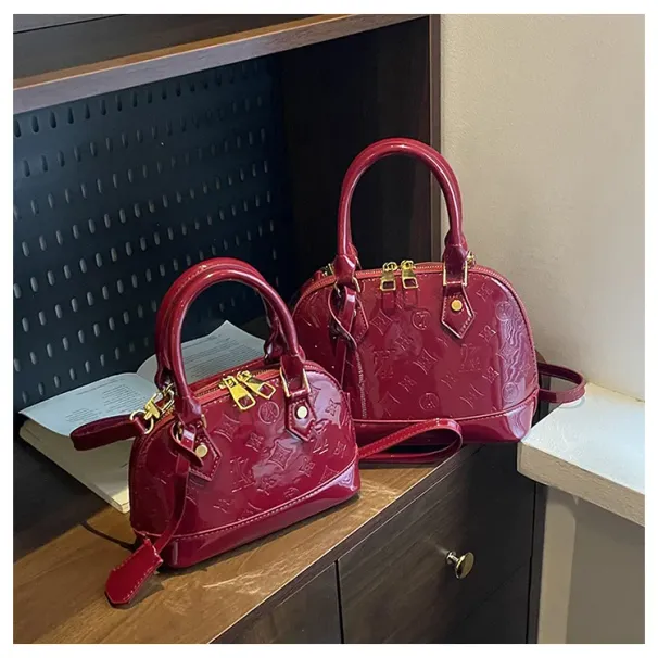 2025 Designer Hottest Shell Fashion Versatile Glossy Free Shipping High Quality Women Shoulder Crossbody Bag Available_desvips.com
