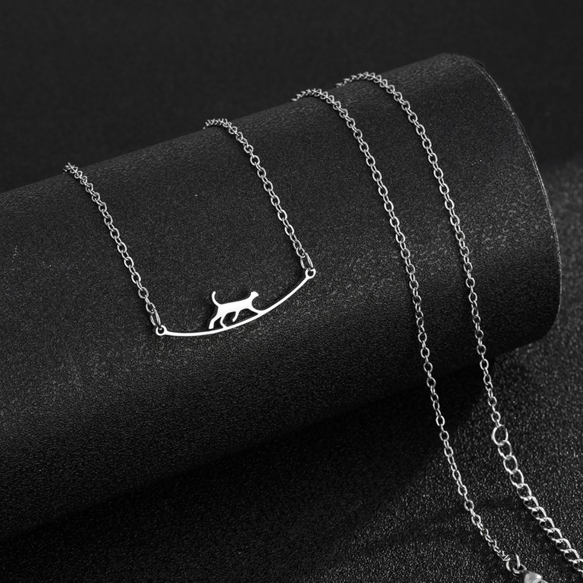 New Stylish And Simple Curved Necklace, Personalized Stainless Steel Jewelry, Cute Walking Cat Collarbone Chain Necklace_desvips.com