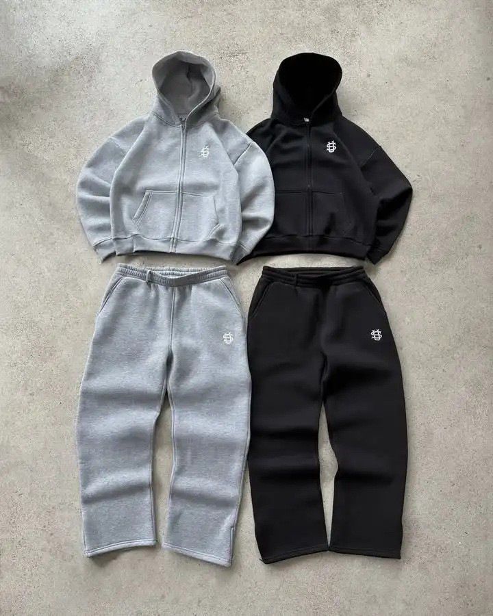 Men's Activewear Zip-Up Hoodie & Sweatpants Set. Non-stretch Fabric With Pockets. Ideal For Fall/winter Casual And Athletic Wear. Features A Logo._desvips.com