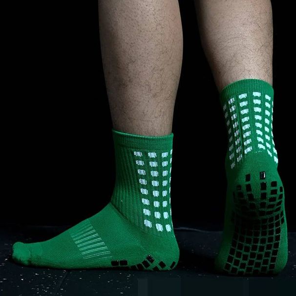 Men's Anti-Slip Silicone Socks Mid-Calf Sports Socks For Soccer And Basketball_desvips.com