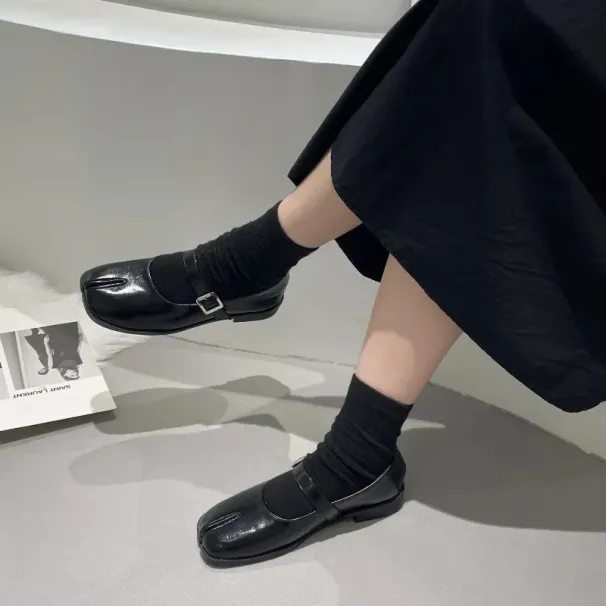 Women One Word Buckle Novelty Split Toe Flat Shoes Woman Mary Janes Japanese Style Trotters Flats Ankle Bele Tabi Ninja_desvips.com