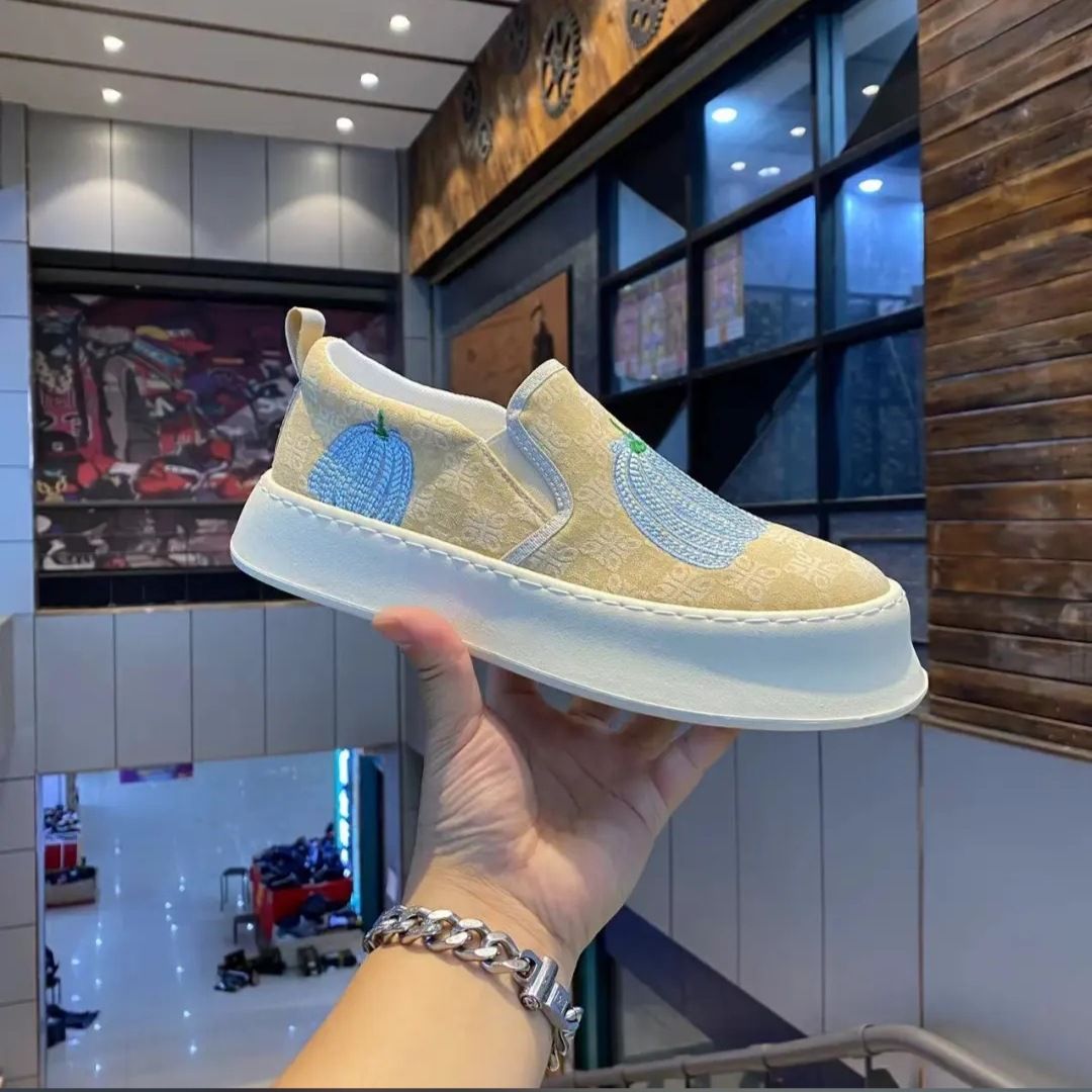 2024 Spring and Summer New Embroidered Comfortable Slip-On Lazy Canvas Shoes National Trend Breathable Sneakers Trendy Men's All-match Shoes_desvips.com