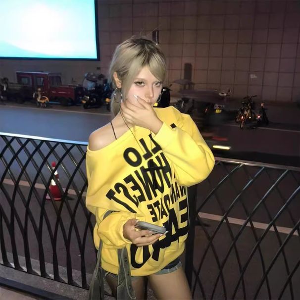 American Style Spicy Girl Letter Printed Slanted Shoulder Long Sleeved Sweatshirt For Women With A Lazy And Loose Fit,_desvips.com