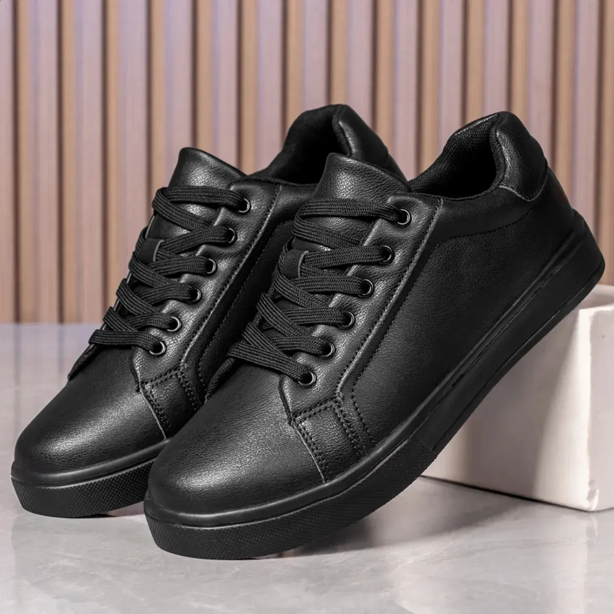 Mens Comfortable Skateboard Mens Solid White And Black Casual Sports Lightweight Walking Shoes Tenis Masculino 241105_desvips.com