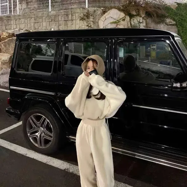 Korean Style Lamb Wool Sports Suit For Women Winter Warm Loose Solid Color Age-Reducing Wide-Leg Jogger Pants Two-Piece_desvips.com