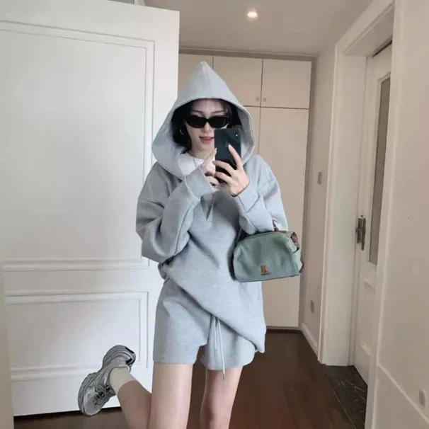 Dongdaemun Casual Women's Outfit Loose Slimming Hooded Sweatshirt Early Autumn Drawstring Wide-Leg Shorts Two-Piece Set_desvips.com