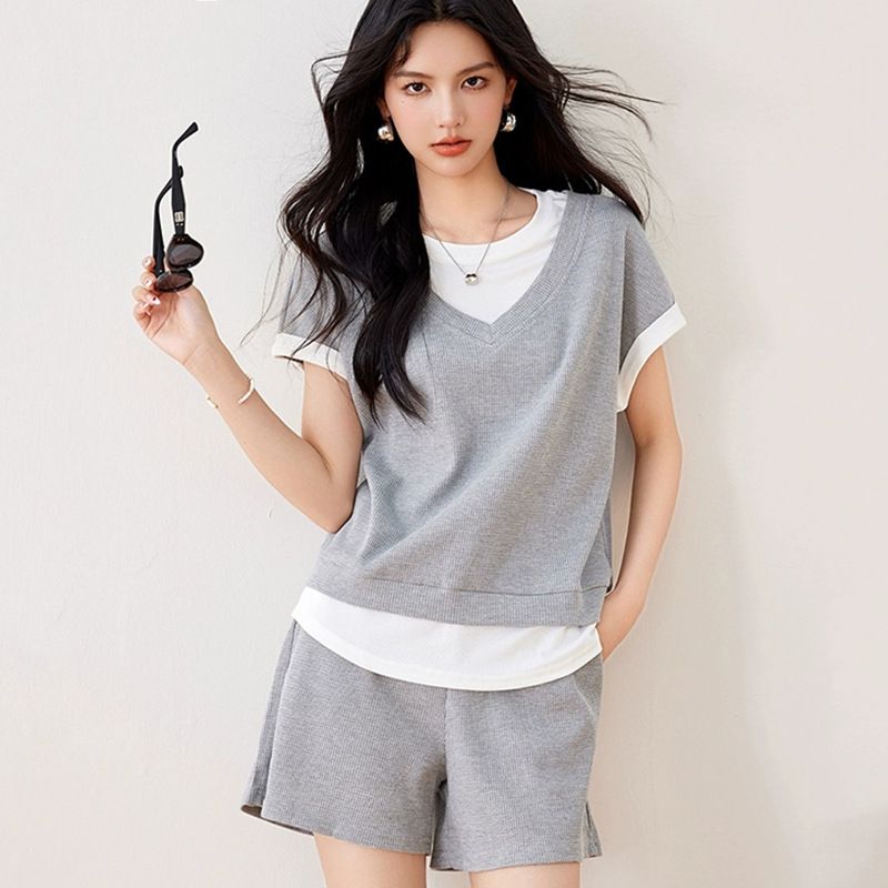 Summer New Miu Casual Sports Suit For Women, 2025, Color-blocked Fake Two-piece Short-sleeve Shorts Set_desvips.com