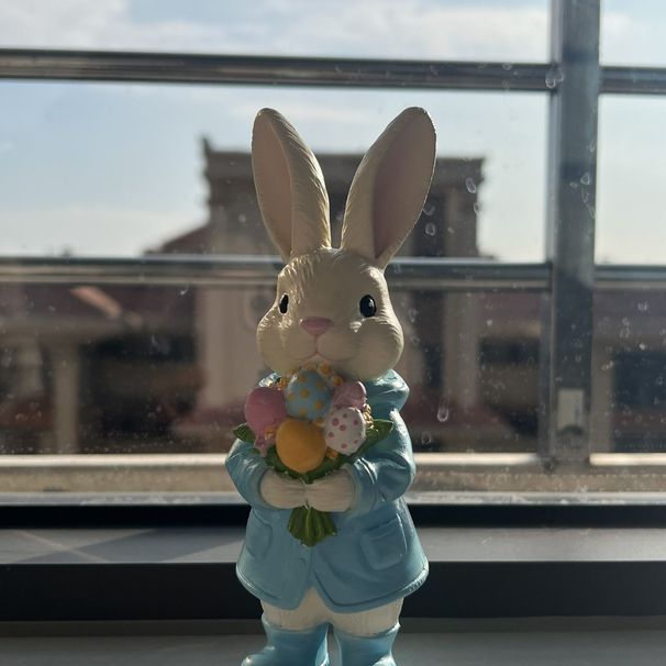 Popular Easter Bunny Ornament, Ins-style Blue Holding An Egg Resin Decoration, Cute Cartoon Living Room Decor_desvips.com