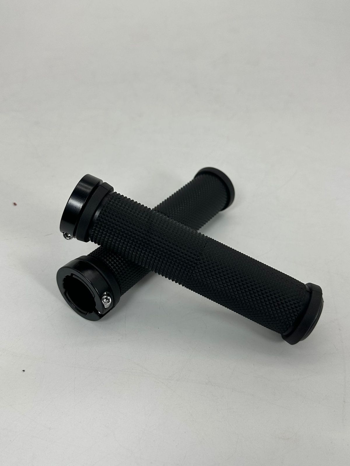 Cross-Border Mountain Bike Handlebar Rubber Locking Anti-Slip Shock Absorption Bicycle Accessories Cycling Handle Grips_desvips.com