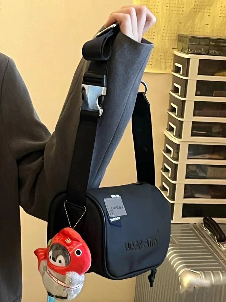2022 New Sports Outdoor Casual Shoulder Bag_desvips.com