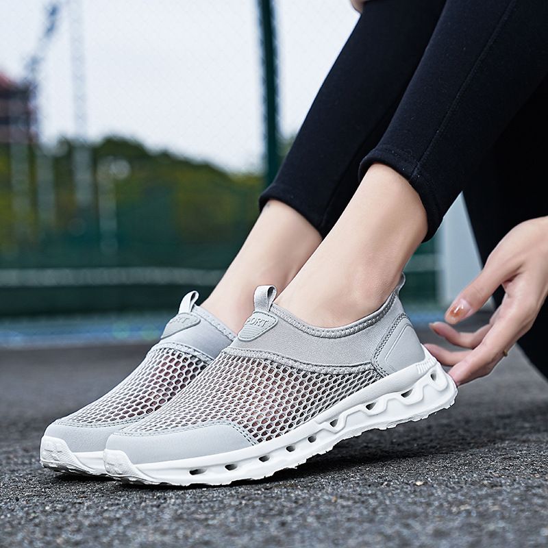 Men hollow breathable large size couple lightweight sports mesh running shoes_desvips.com