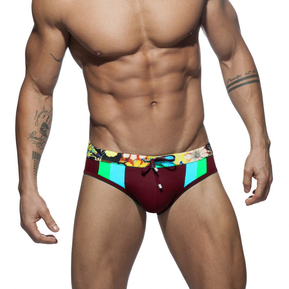 New Foreign Trade Swimwear For Men, European And American Style Triangle Swim Briefs, Hot Spring Vacation Lace-up_desvips.com