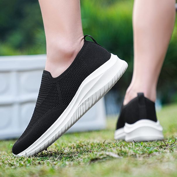 Men's large size flying woven casual shoes soft sole light slip-on walking shoes_desvips.com
