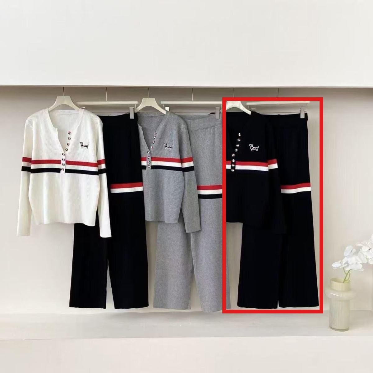 Spring And Autumn 2025 New Women's Collar Buckle Puppy Color Block Long Sleeve Knitted Sweater Fashion Versatile_desvips.com