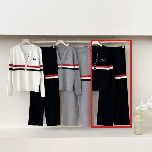 Spring And Autumn 2025 New Women's Collar Buckle Puppy Color Block Long Sleeve Knitted Sweater Fashion Versatile_desvips.com