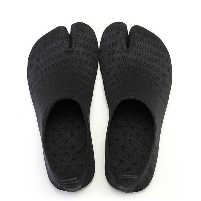 Hot Selling Men Women Surfing Shoes Solid Color Clip On Anti Slip Couple Style Upstream Soft Foldable Breathable Swimming Shoes_desvips.com